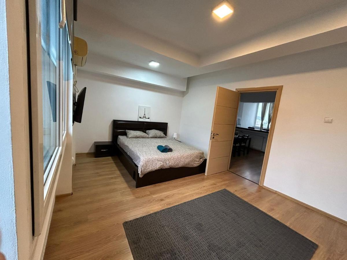 Elegant City Center Apartment Bukarest Eksteriør billede